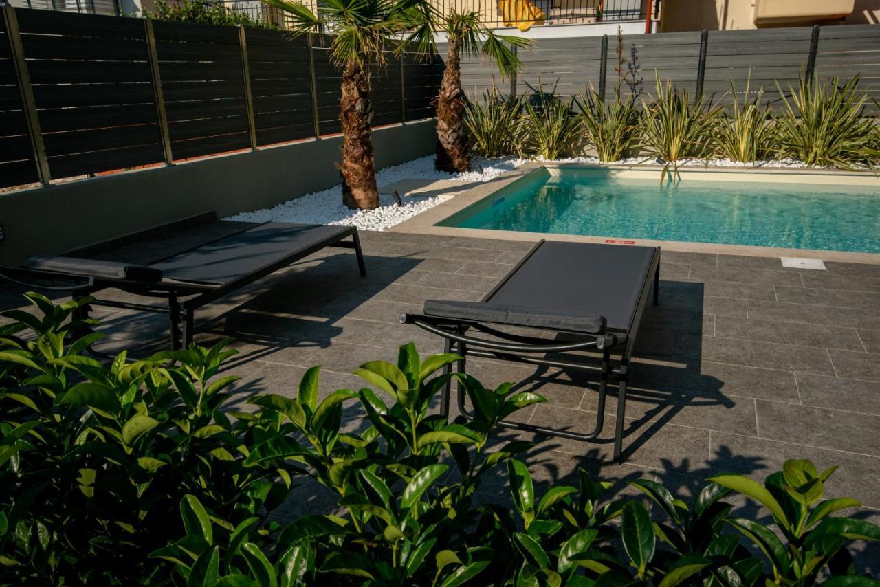 Olive 302 Apartment Peraía Екстериор снимка